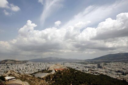 άστατος καιρός σήμερα με νεφώσεις και βροχές