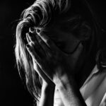 επίθεση 52χρονης Θεσσαλονίκη με απειλή μαχαιριού