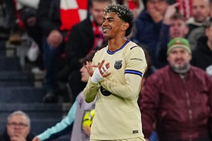 Γιαμάλ με φανέλα «Δεν έγινα Madridista» στη φιέστα Μπαρτσελόνα