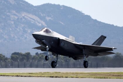 προσομοιωτές F-16 F-35 στα Χανιά με το ΓΕΑ