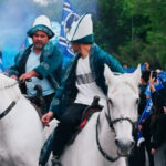 οπαδοί καβάλα σε άλογα υποστήριξη Ordabasy