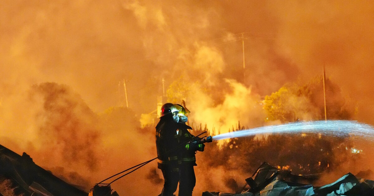 έκρηξη πυροτεχνημάτων στη Λιουγιάνγκ εικόνα