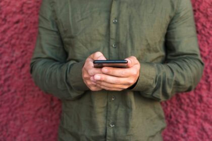 ψεύτικο Tinder υπόθεση stalking Μάντσεστερ