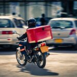 Διανομέας πέταγε πέτρες στην Κηφισιά — υπό κράτηση