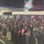 ουρές στο αεροδρόμιο της Ρόδου με επιβάτες