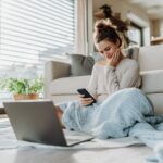 Tech Neck ρυτίδες από πολύωρη χρήση κινητού