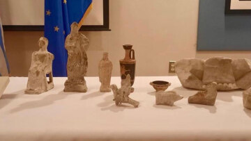επαναπατρισμός αρχαιοτήτων κορμός Ασκληπιού νομίσματα