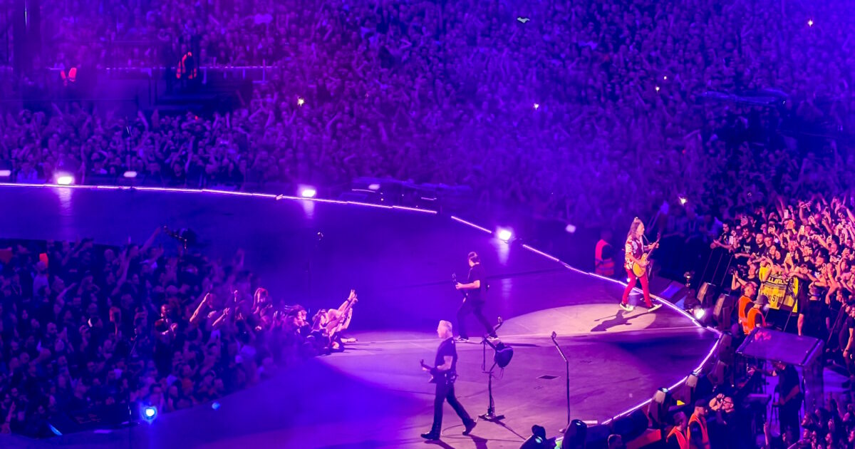 Metallica στο ΟΑΚΑ με το κοινό και Τρύπες