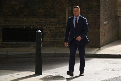 Γουές Στρίτινγκ παραιτείται κρίση Εργατικών