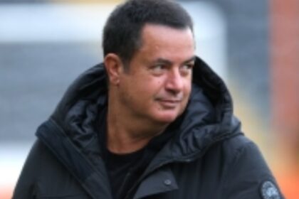 Ατζούν Ιλιτζαλί έξω από Wembley για τελικό ανόδου