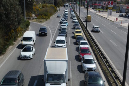επιστροφή εκδρομέων Πρωτομαγιάς στην εθνική οδό