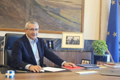 Συνάντηση ΕΛΚ στη Ρόδο για το ΠΔΠ 2028–2034 με Χατζημάρκο