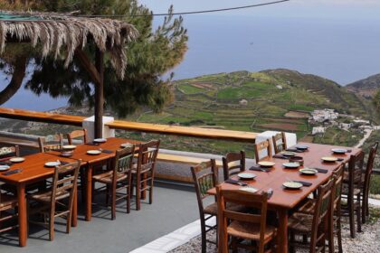 Λυγερός Σύρος εστιατόριο με θέα Αιγαίο