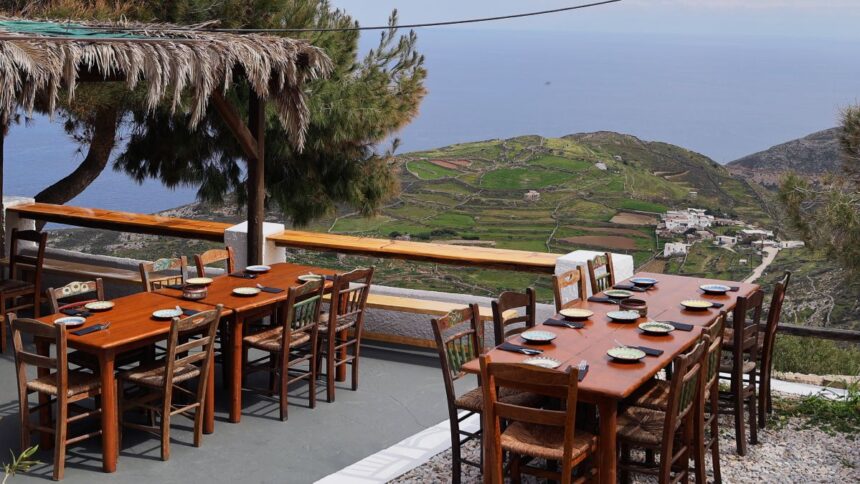 Λυγερός Σύρος εστιατόριο με θέα Αιγαίο