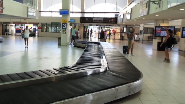 Γιατρός στο αεροδρόμιο Ρόδου παρέμβαση ιατρικής κάλυψης