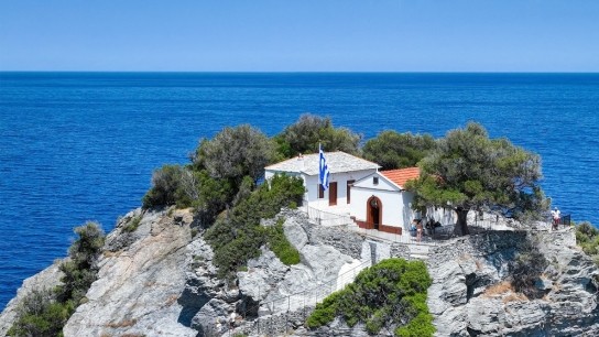 Σκόπελος νησί του Mamma Mia, Άη Γιάννης και παραλίες