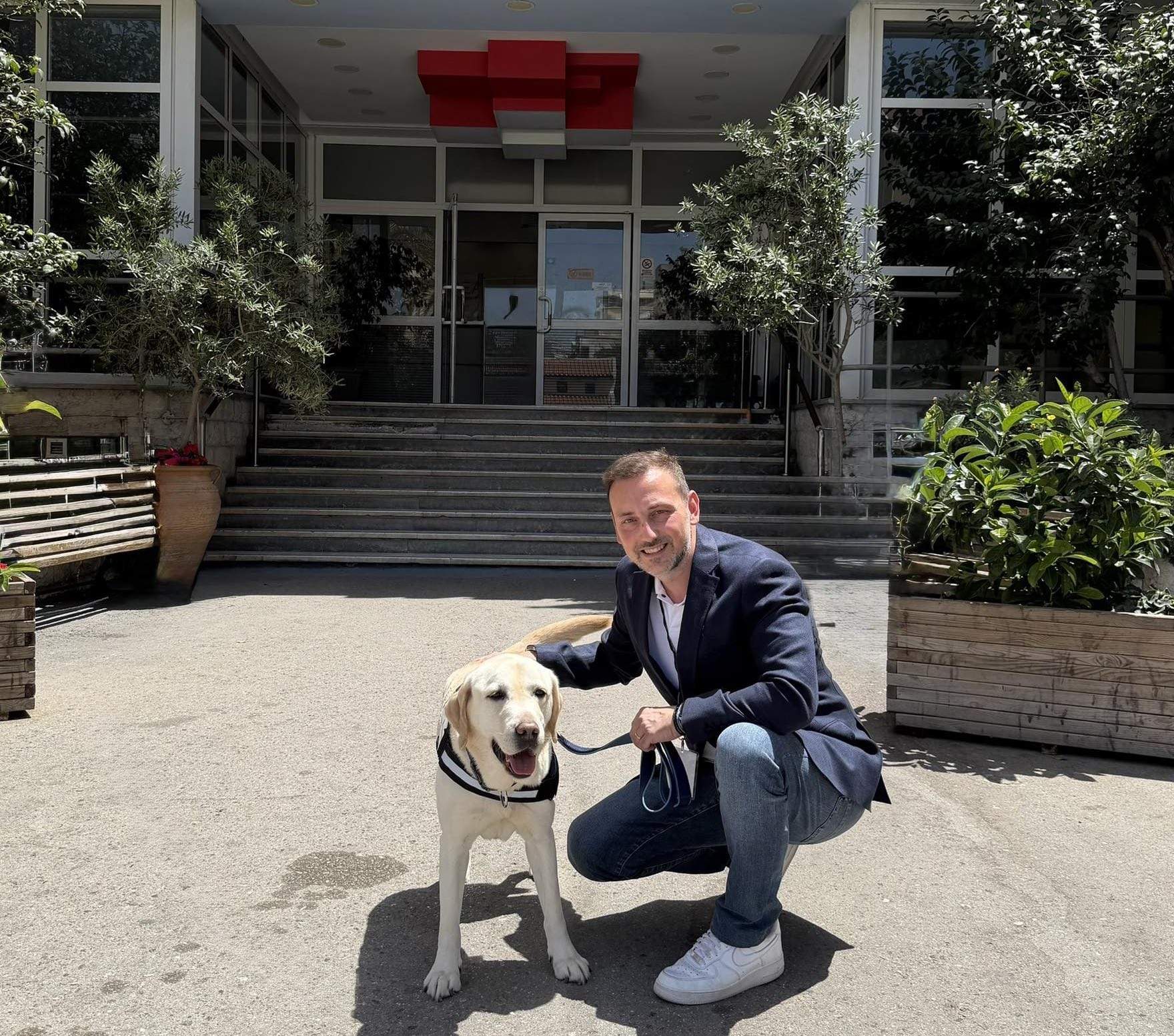 Ντύλαν σκύλος θεραπείας στο Νοσοκομείο Μεταξά
