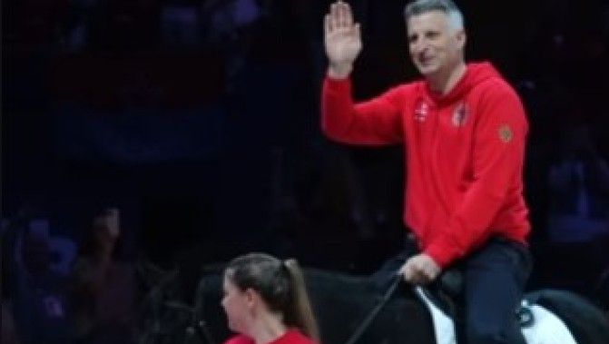Θοδωρής Παπαλουκάς καβάλα στο άλογο στην ΤΣΣΚΑ