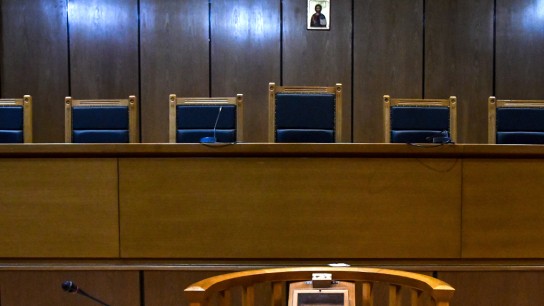 πυροβόλησε διαρρήκτη Νέο Ρύσιο δικαστήριο