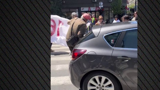 90χρονος παρασύρθηκε έξω Νομική Βελιγράδι