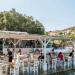 Αχλάδι Σύρου ταβερνάκι πάνω στο κύμα Βάρη