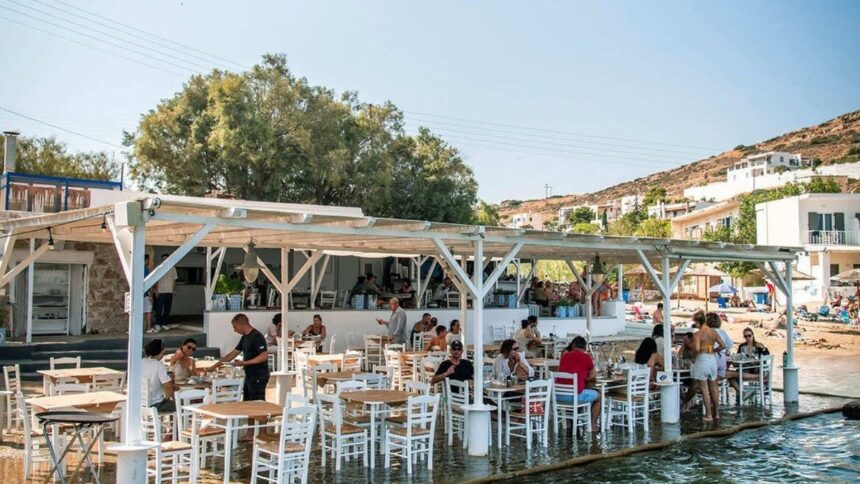 Αχλάδι Σύρου ταβερνάκι πάνω στο κύμα Βάρη