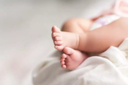 βρέφος 20 μηνών Αίγινα τσουρέκι