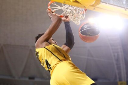 Κώστας Αντετοκούνμπο πριν τον αγώνα Άρης ΑΕΚ