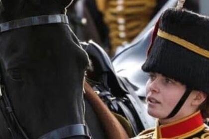 Κιάρα Σάλιβαν αναβάτρια King’s Troop