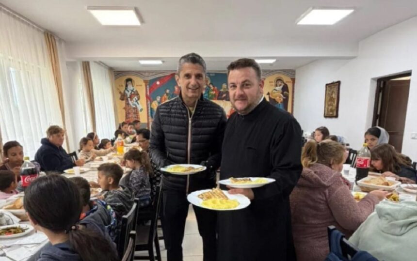 Ραζβάν Λουτσέσκου προσφέρει φαγητό στη μνήμη