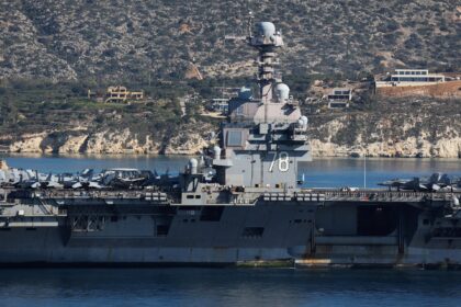 USS Gerald Ford διασχίζει Στενό του Γιβραλτάρ USS Gerald Ford