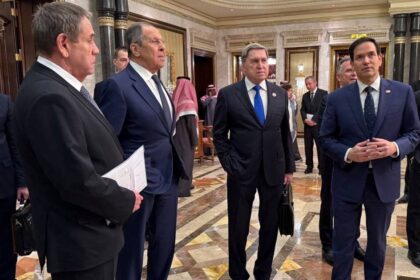 απομάκρυνση προσωπικού Κίεβο Λαβρόφ