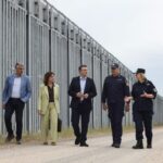 Επίτροπος Τζιτζικώστας στον φράχτη του Έβρου