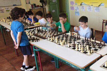 σιμουλτανέ σκάκι με Ορέστη Κατσιόλη στο 1ο Πειραματικό Ρόδου